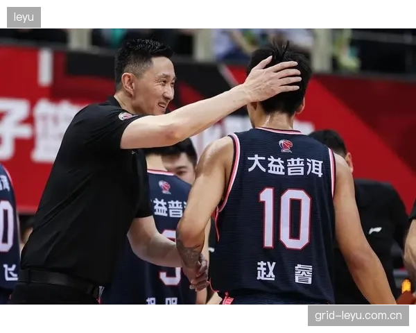 巨额商业支持提升球队后勤保障规格，但也转化为对成绩的硬性指标压力。
